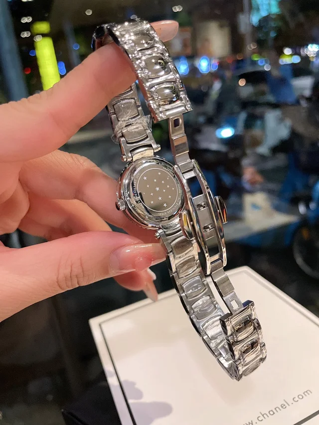 Chanel Watches Crystal Bezel Mother-of-Pearl Dial Bracelet Watch product detail image 26