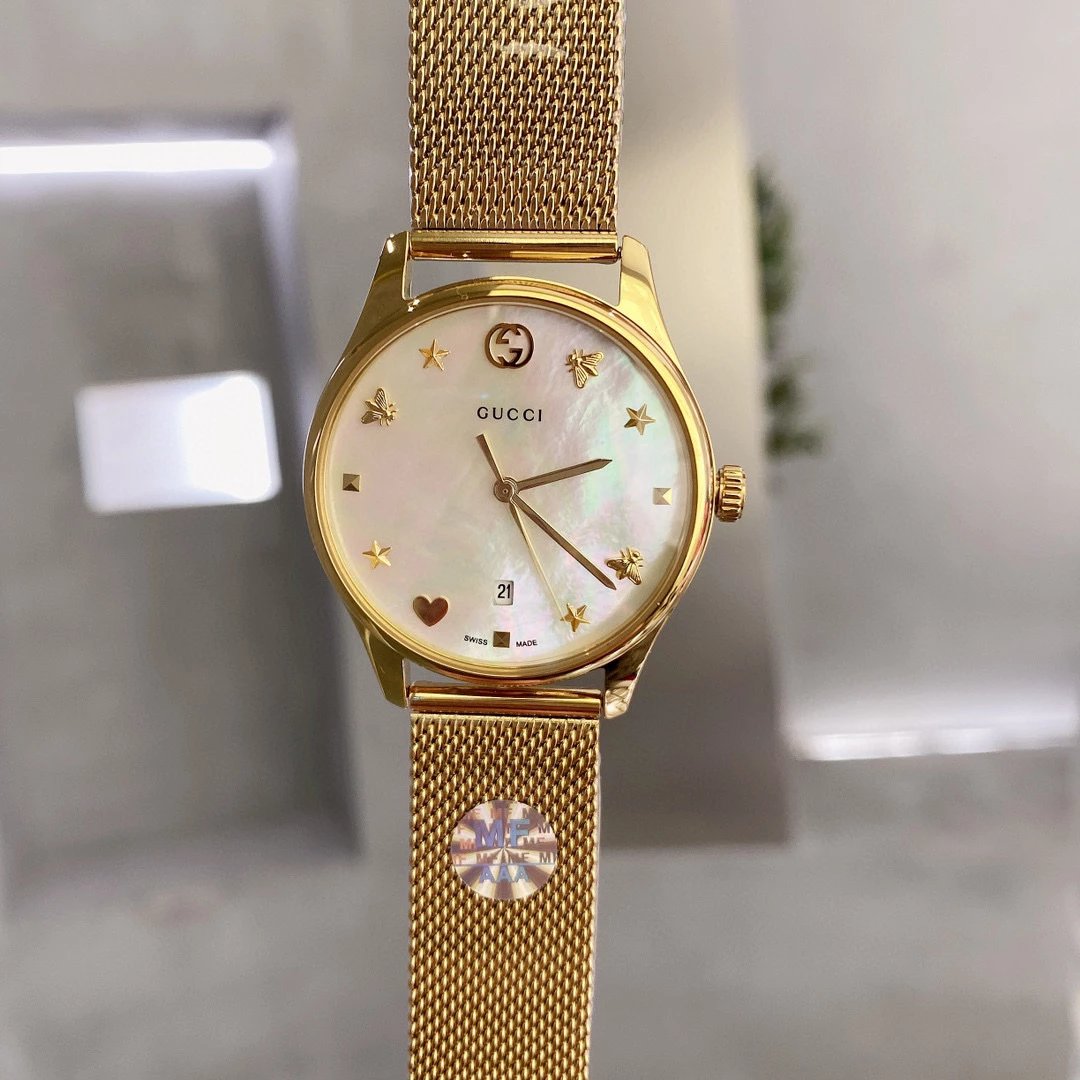 White disc gold belt