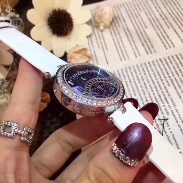 Van Cleef & Arpels Pont des Arts White Leather Watch Watches - 27
