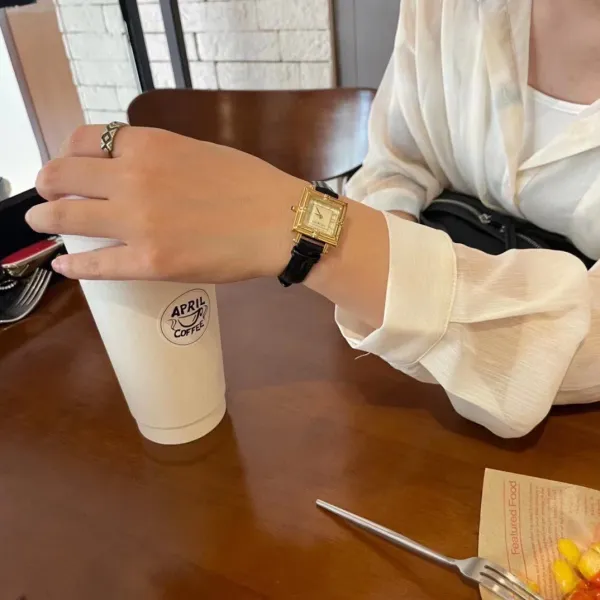 Chanel Première Green Leather Watch with Gold-Tone Case Watches - 20