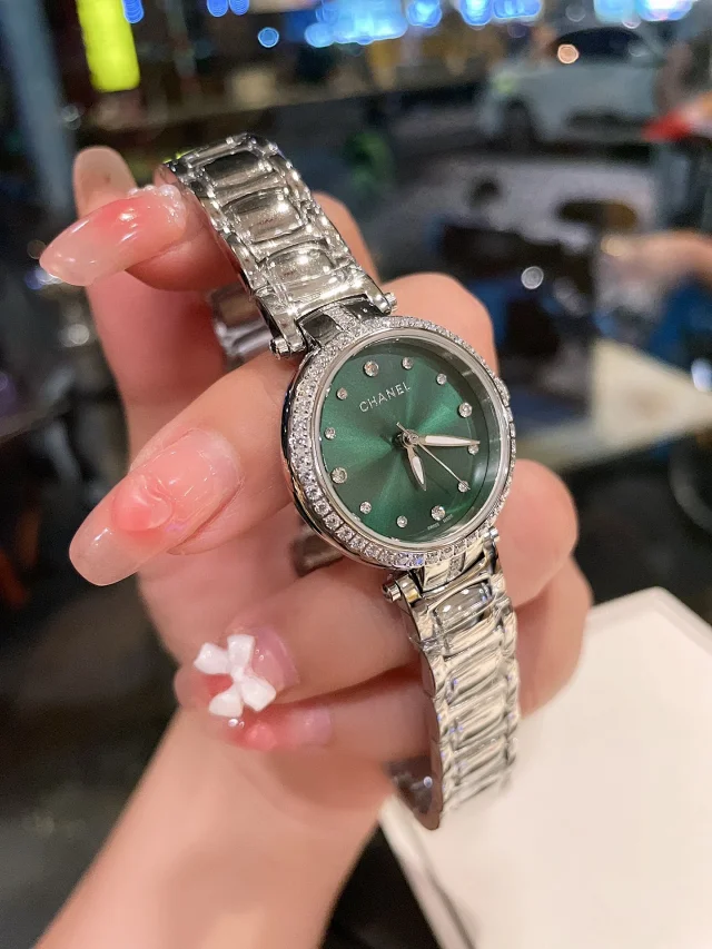 Chanel Watches Crystal Bezel Mother-of-Pearl Dial Bracelet Watch product detail image 24