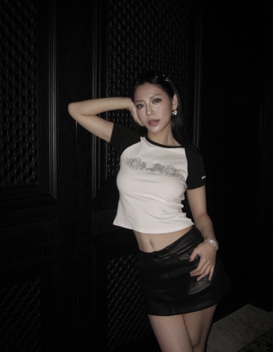 In Development CH-Style Heart Vine Lisa Alike Raglan Color-Block Short Sleeve Tee