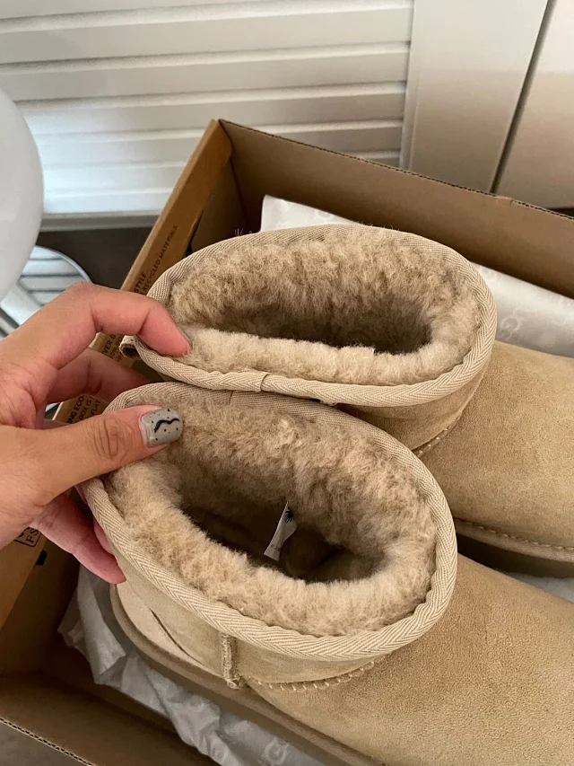 UGG Boots Short fur-lined platform product detail image 55