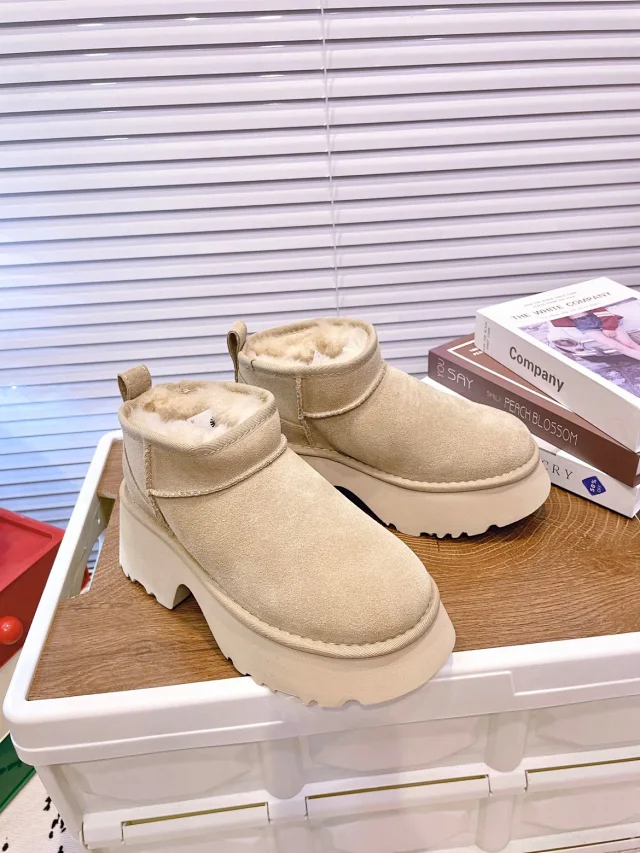 UGG Boots Short fur-lined platform product detail image 82
