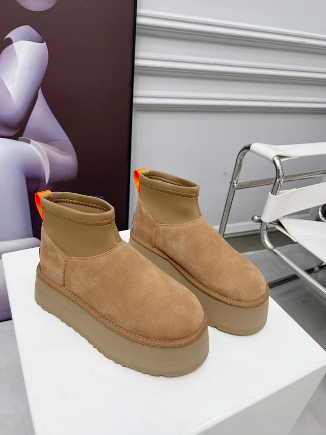 UGG Boots Short fur-lined platform product detail image 58