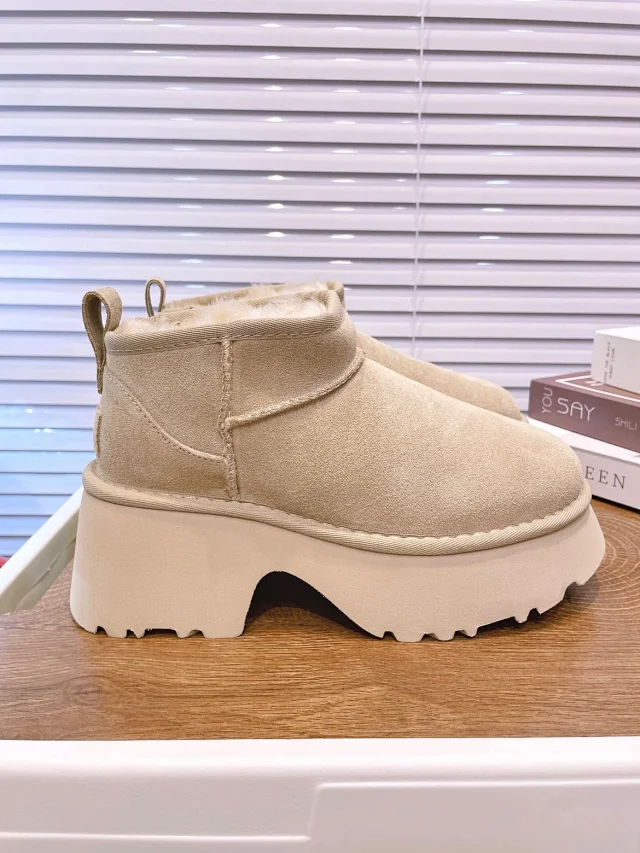 UGG Boots Short fur-lined platform product detail image 84