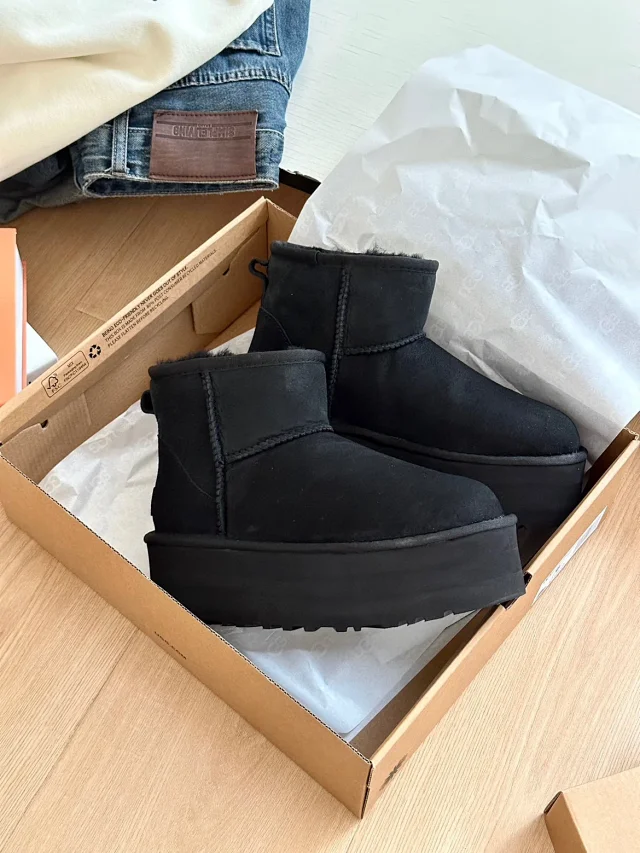 UGG Boots Short fur-lined platform product detail image 51
