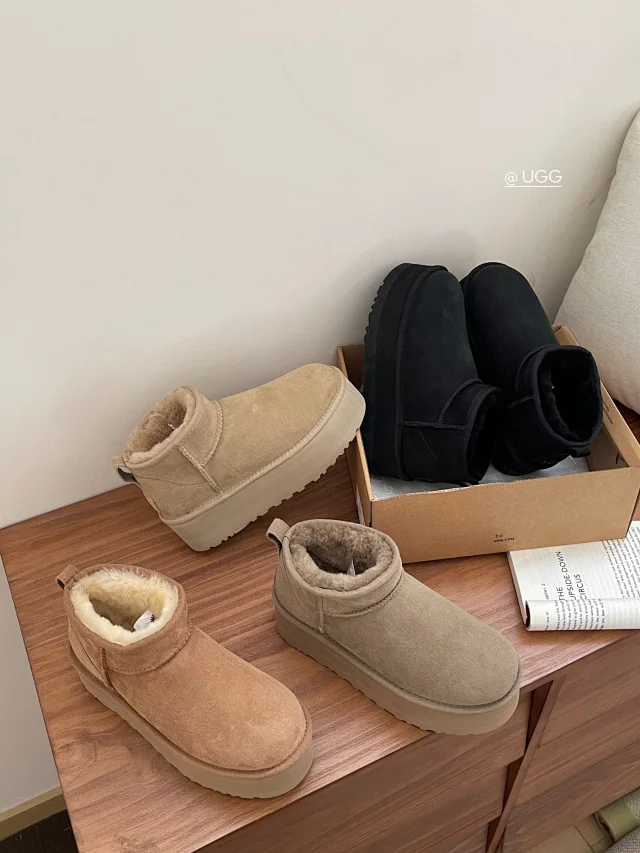 UGG Boots Short fur-lined platform product detail image 33