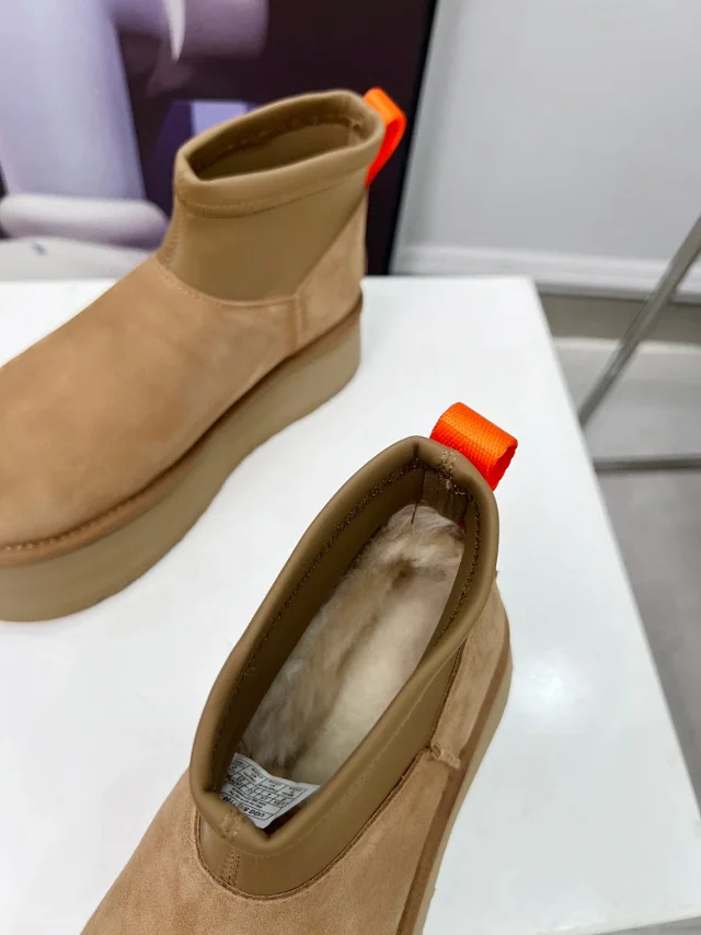 UGG Boots Short fur-lined platform product detail image 62