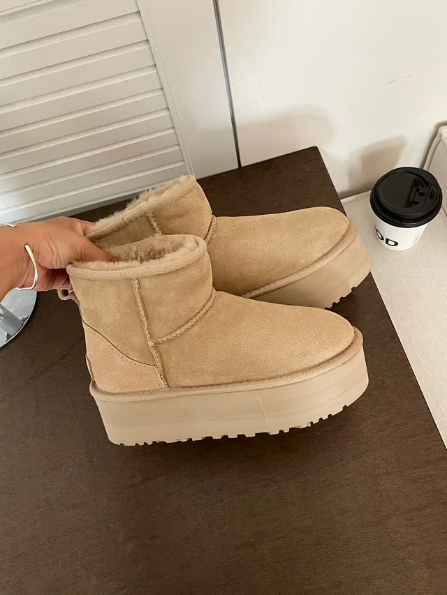 UGG Boots Short fur-lined platform product detail image 54