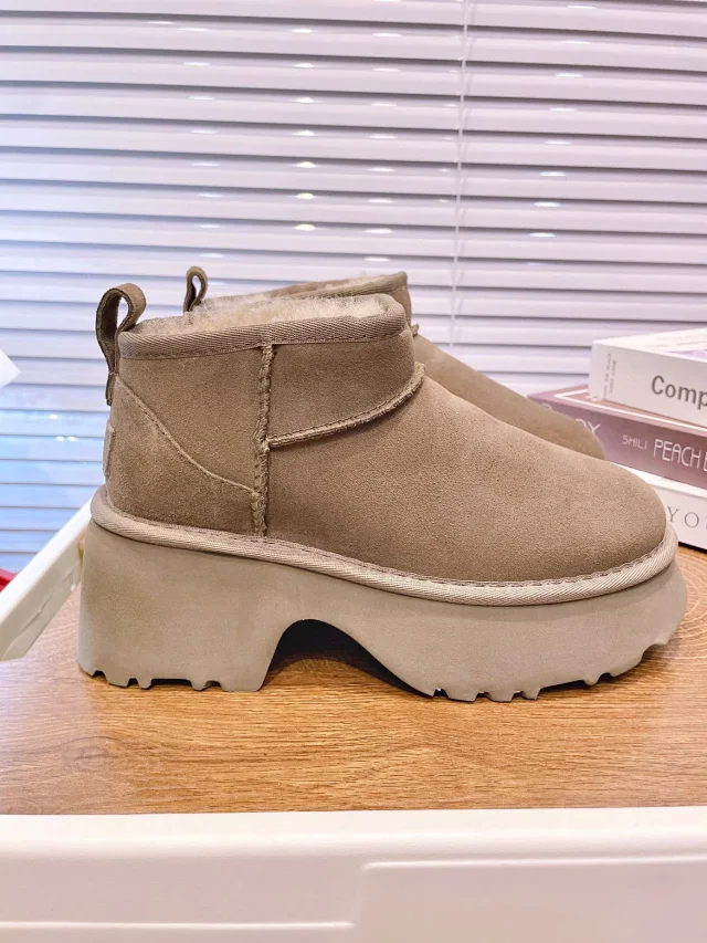 UGG Boots Short fur-lined platform product detail image 74