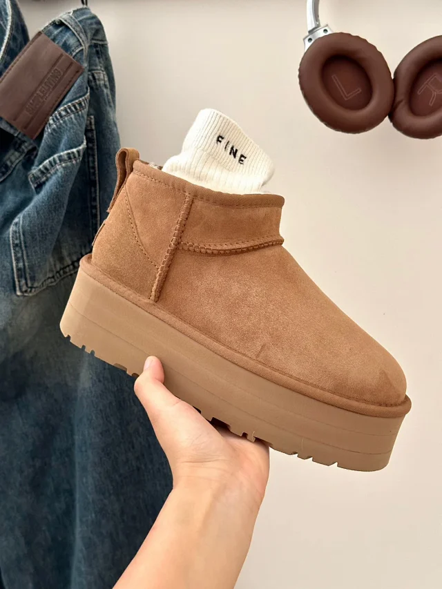 UGG Boots Short fur-lined platform product detail image 41