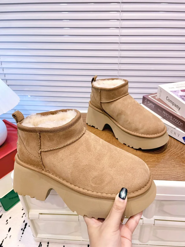 UGG Boots Short fur-lined platform product detail image 76