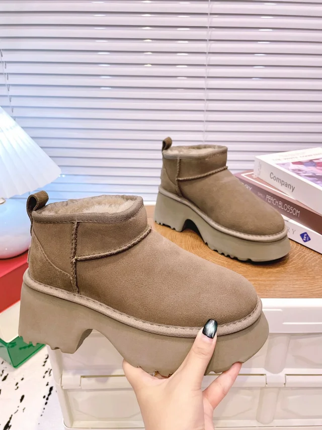 UGG Boots Short fur-lined platform product detail image 72