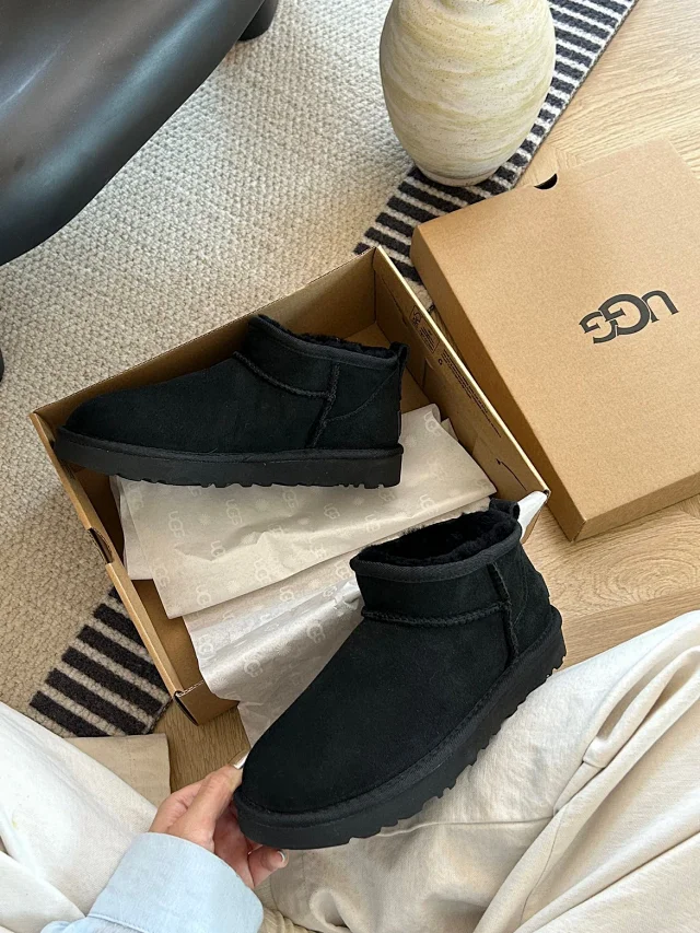 UGG Boots Short fur-lined platform product detail image 26