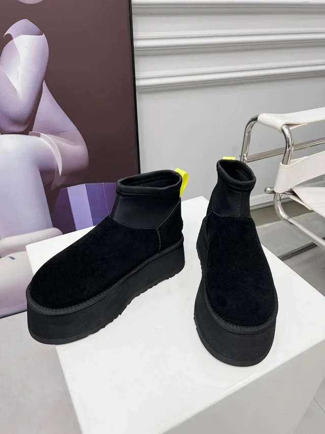 UGG Boots Short fur-lined platform product detail image 63