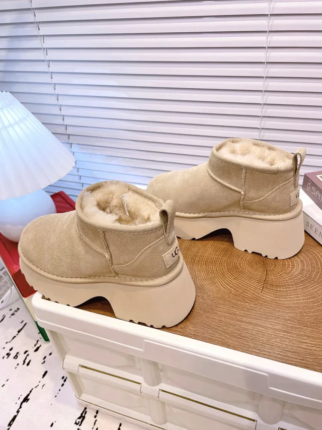 UGG Boots Short fur-lined platform product detail image 83