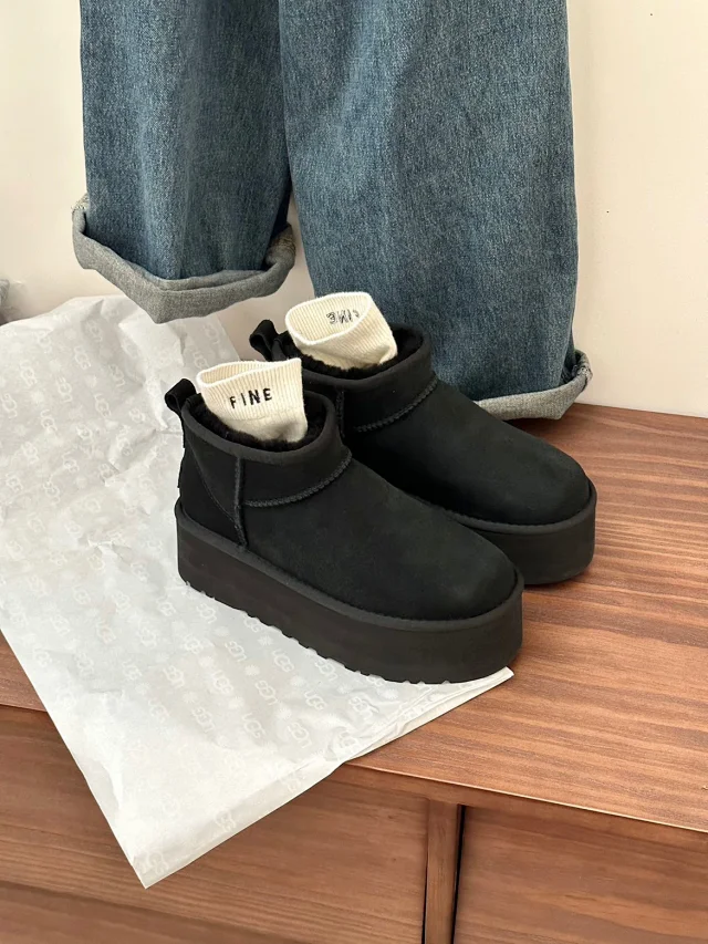 UGG Boots Short fur-lined platform product detail image 37