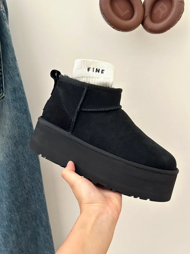 UGG Boots Short fur-lined platform product detail image 38