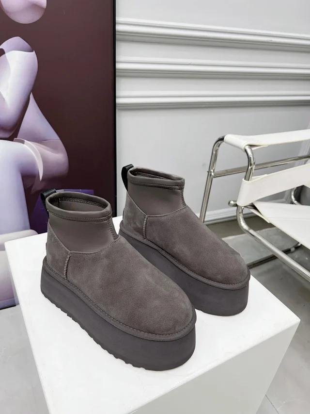 UGG Boots Short fur-lined platform product detail image 67