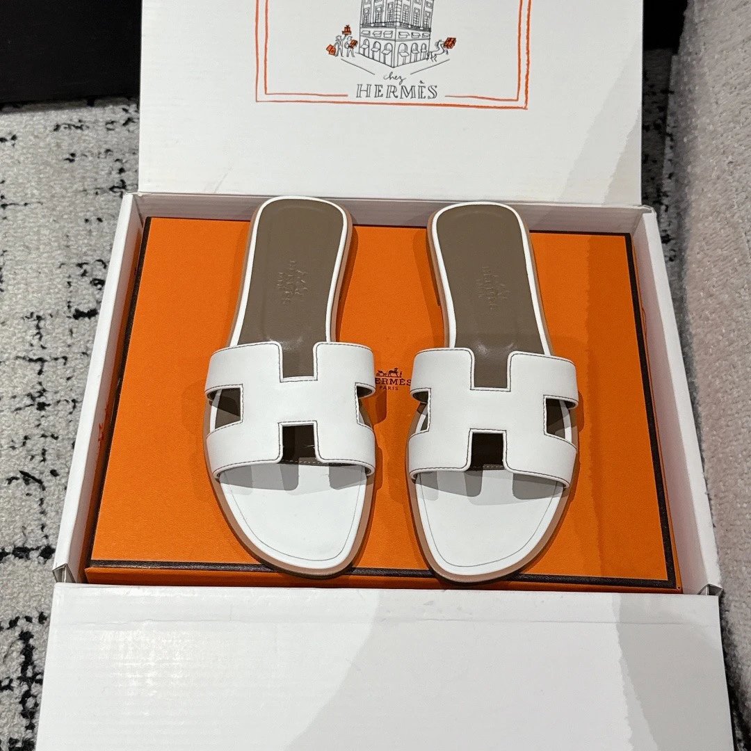 Flat bottomed white