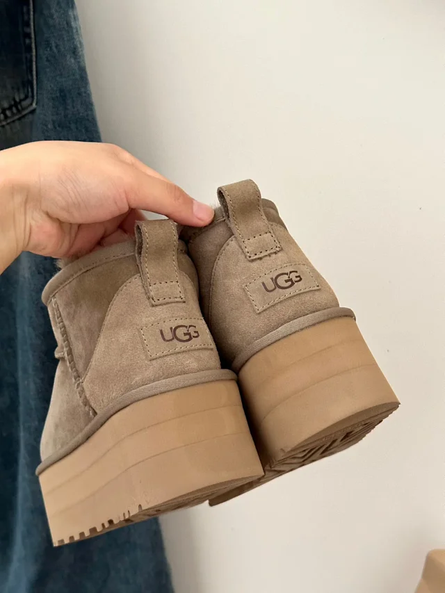 UGG Boots Short fur-lined platform product detail image 36