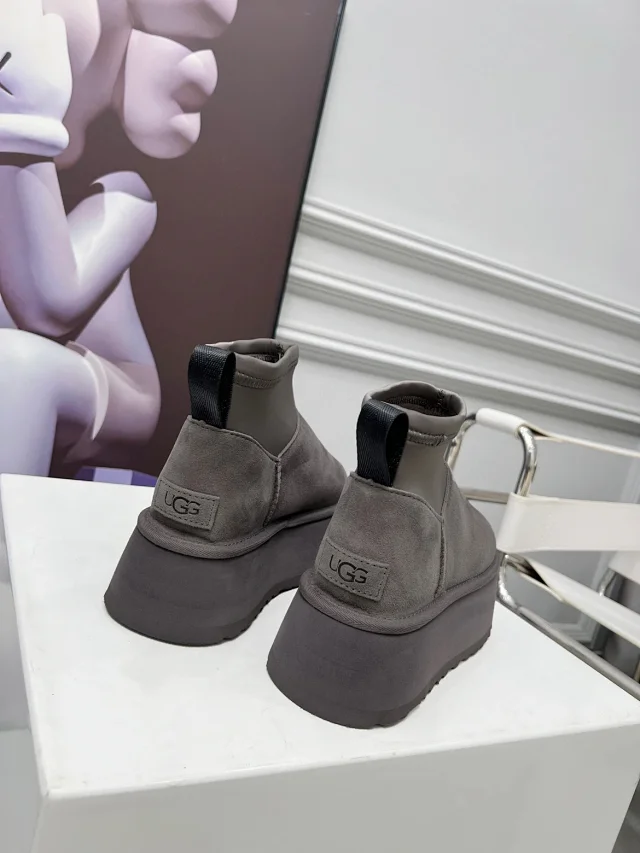 UGG Boots Short fur-lined platform product detail image 68