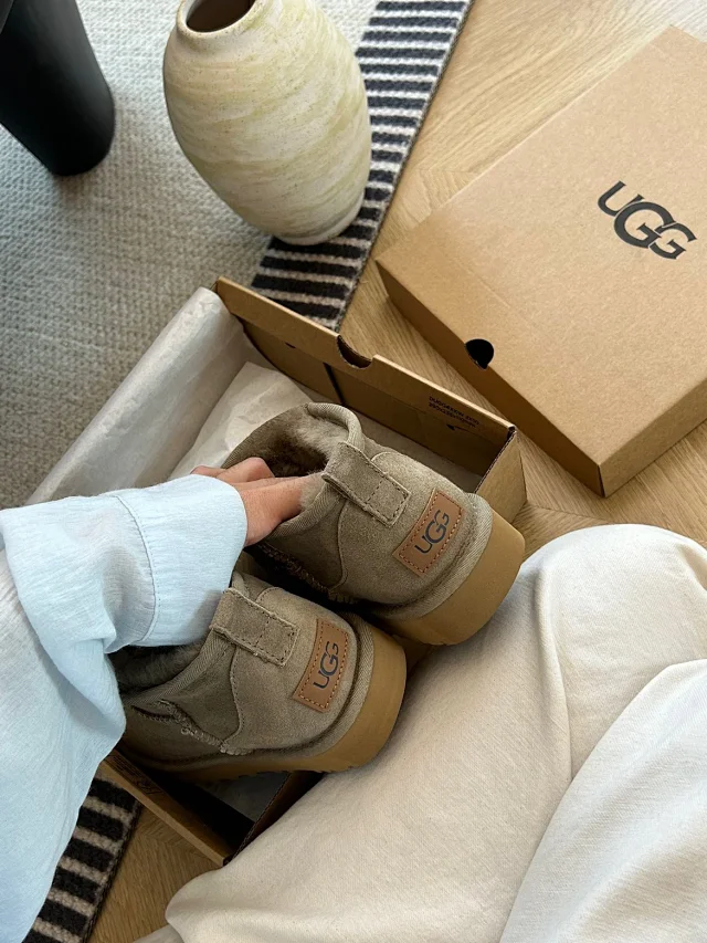 UGG Boots Short fur-lined platform product detail image 25