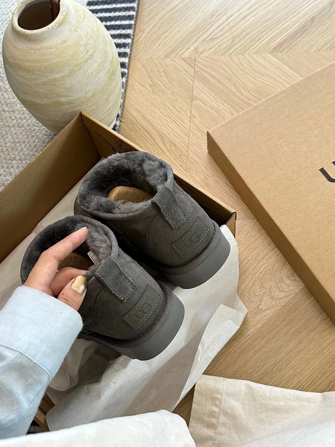 UGG Neumel Platform Chestnut Suede Ankle Boots - 32