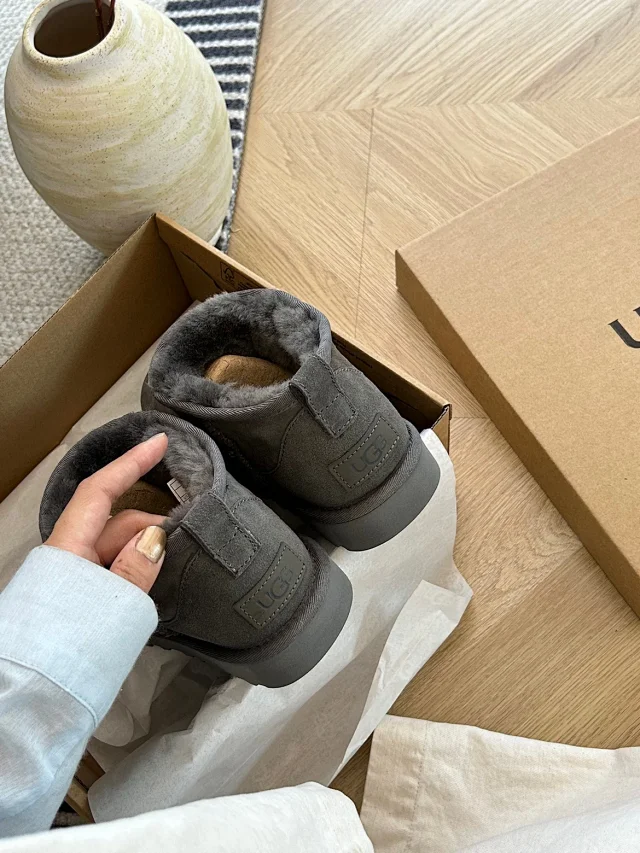 UGG Boots Short fur-lined platform product detail image 31