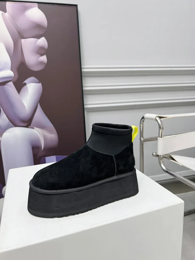 UGG Boots Short fur-lined platform product detail image 64