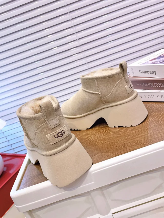 UGG Boots Short fur-lined platform product detail image 85