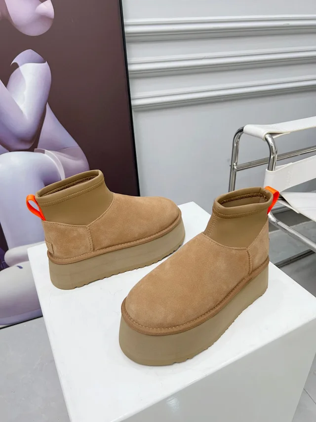 UGG Boots Short fur-lined platform product detail image 59