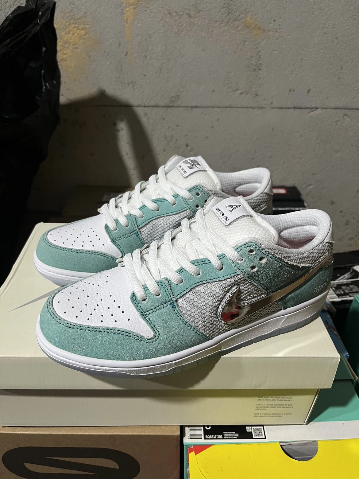 【工厂现货，一手货源】APRIL SKATEBOARDS × Nike Dunk SB Low "White and Multi-Color" 联名款 蒂芙尼绿 耐磨透气 时尚休闲百搭板鞋 男女同款