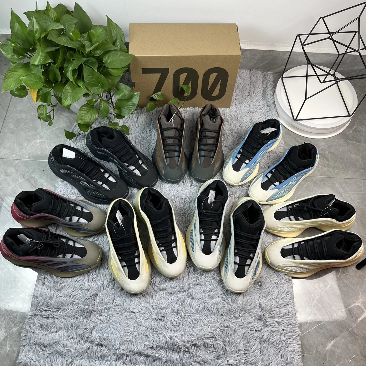 【 Factory stock, first-hand source 】 Adidas Yeezy 700 V3 Coconut 700 Third Generation Collection Fluorescent ➕ Reflective unisex running shoes, sports shoes, dad shoes