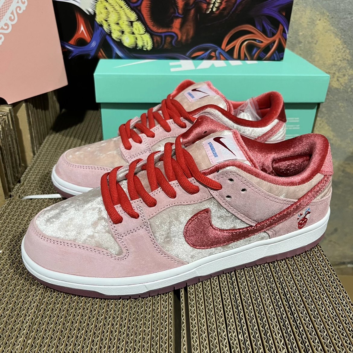 【 Factory stock, first-hand source, best value for money 】 Regular SB dunk Valentine's Day
