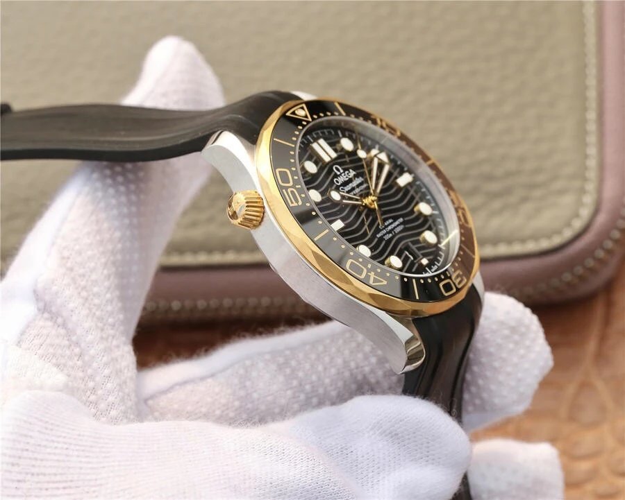 VS欧米茄海马300米潜水表42mm间18K金氦气阀210.22.42.20.01.001自动机械8800机芯胶带男手表