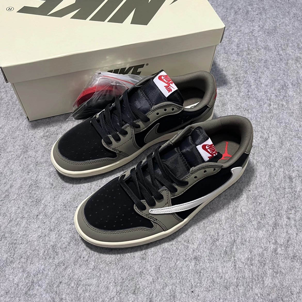 Travis Scottx Air Jordan 1Low OG Hook 7.0
