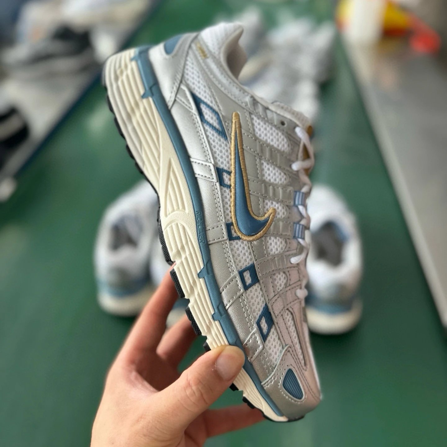 HJ7246-100 Silver White Green Swoosh