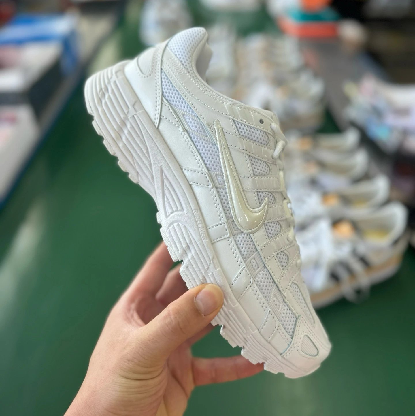 CD6404-100 Pure White