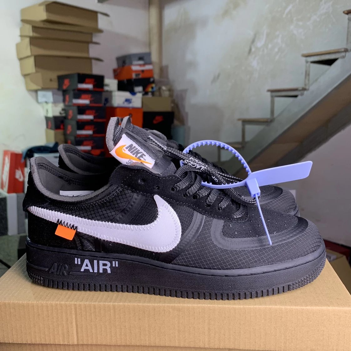 alt