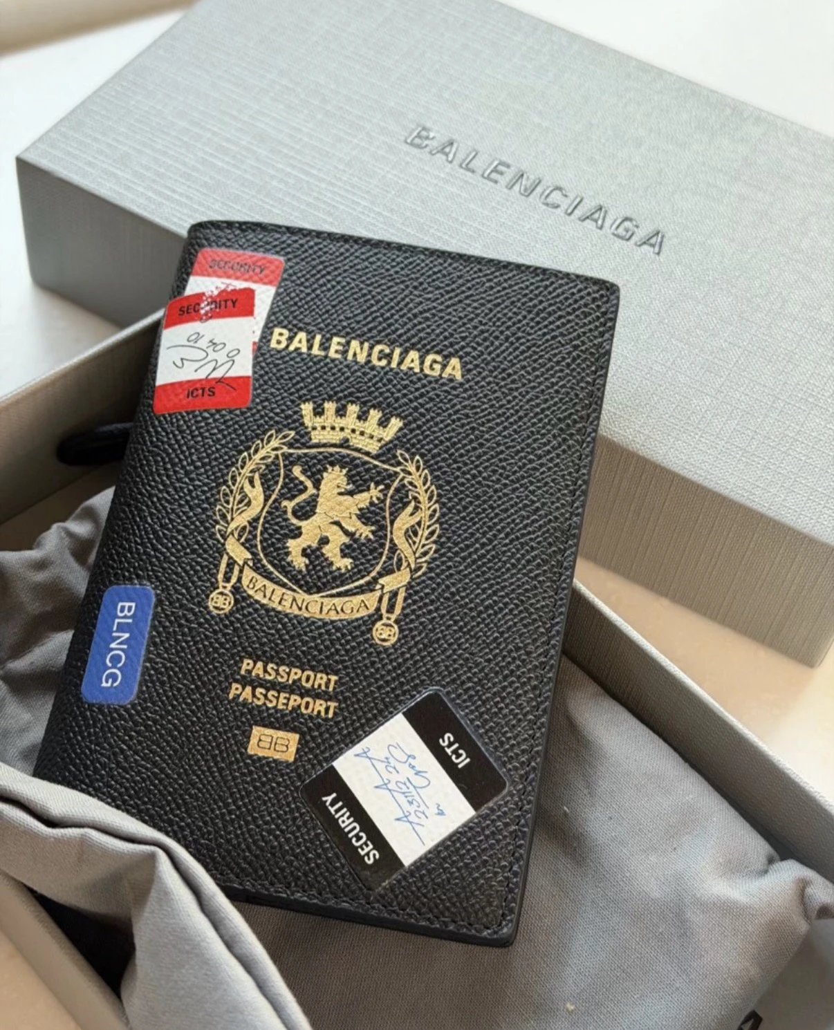 【 In Stock 】 Paris 26ss Passport No Ticket Leather Passport Clip Leather Boarding Pass Passport Document Pack