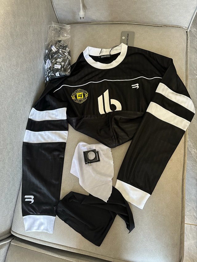 Balenciaga Soccer Scarf: seller detail photo 1