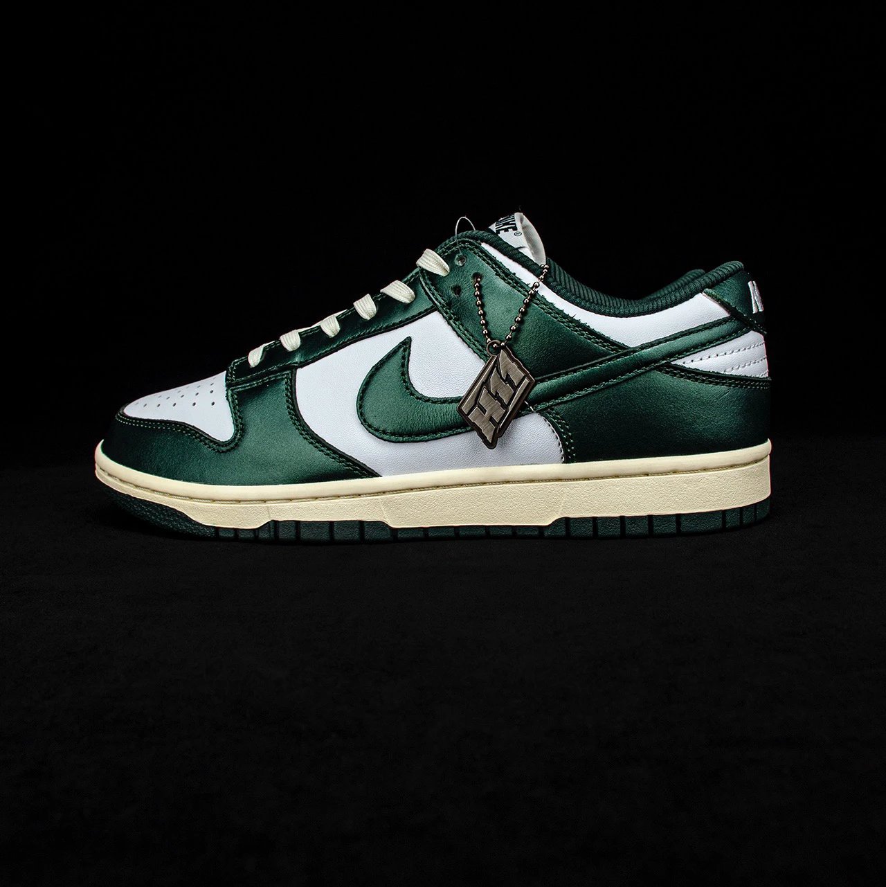 DQ8580-100 Retro Green