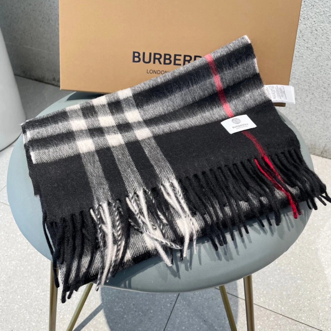 BBR 水波纹经典羊绒格子围巾 3