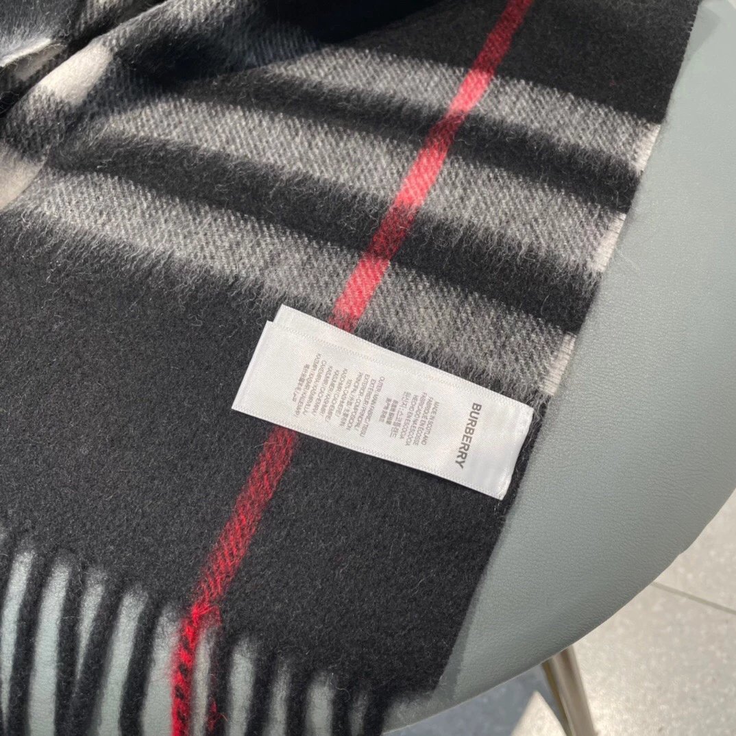 BBR 水波纹经典羊绒格子围巾 8