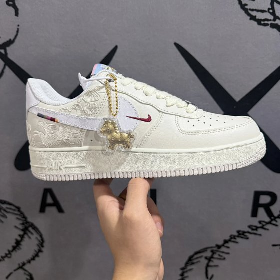 Factory cash out/sold out without replenishment/Head layer/Source box/Air Force Year of the Horse limited edition CNY New Year's release series Nike Air Force 1 '07 Year of the Horse limited edition comfortable fit breathable low top board shoes