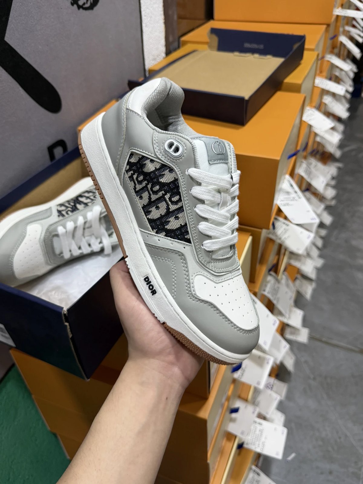 Budget B27 Sneakers