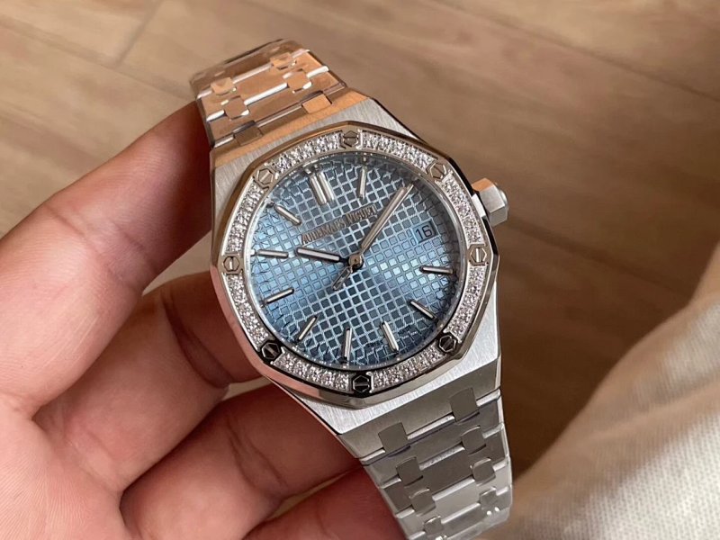 Watch from Three-legged