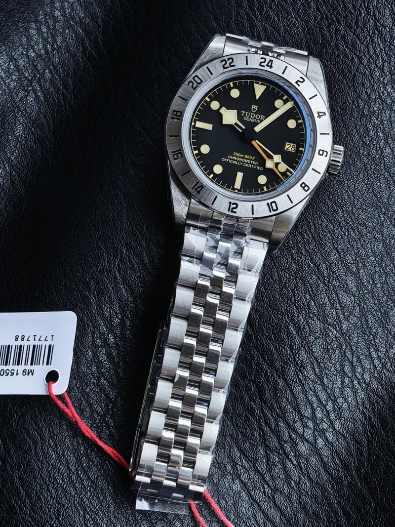 Watch from Three-legged